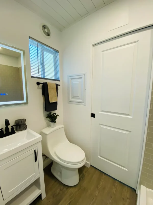 30 Ft Container Home On Wheels - Image 21