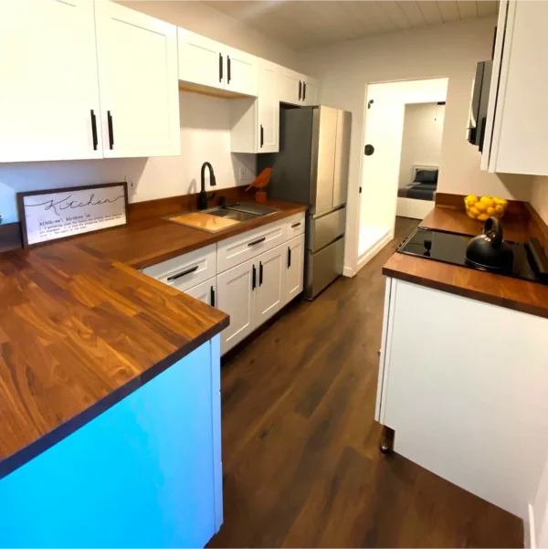 40 Ft Luxury Living Container Home on Wheels - Image 15