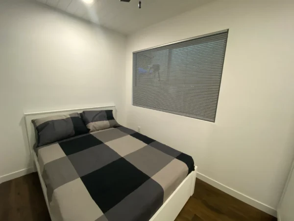 40 Ft Luxury Living Container Home on Wheels - Image 10