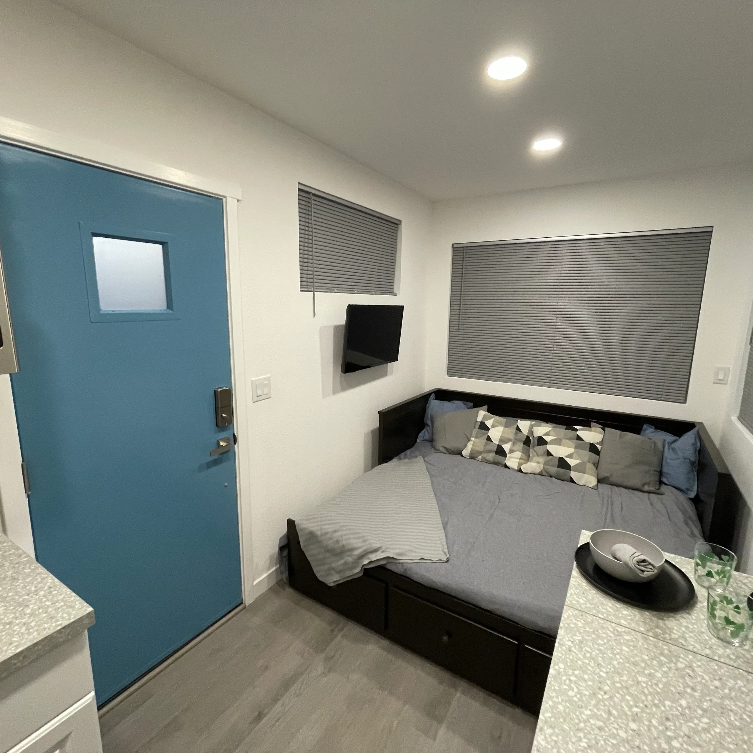 Multi Duplex Bunkhouse 20 Ft Container Home on Wheels - Image 16