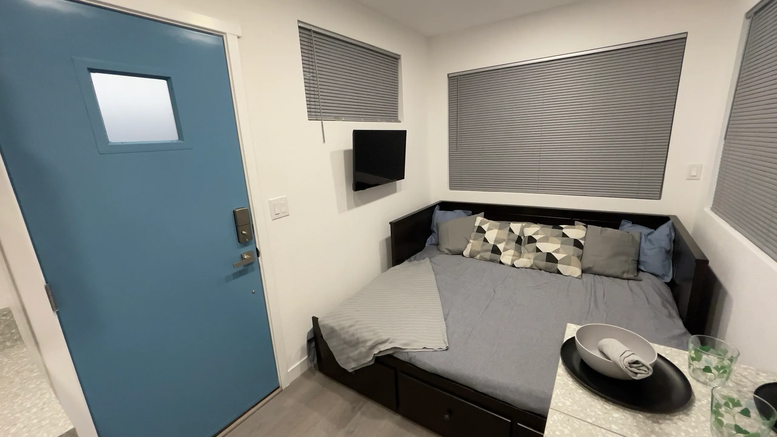 Multi Duplex Bunkhouse 20 Ft Container Home on Wheels - Image 15