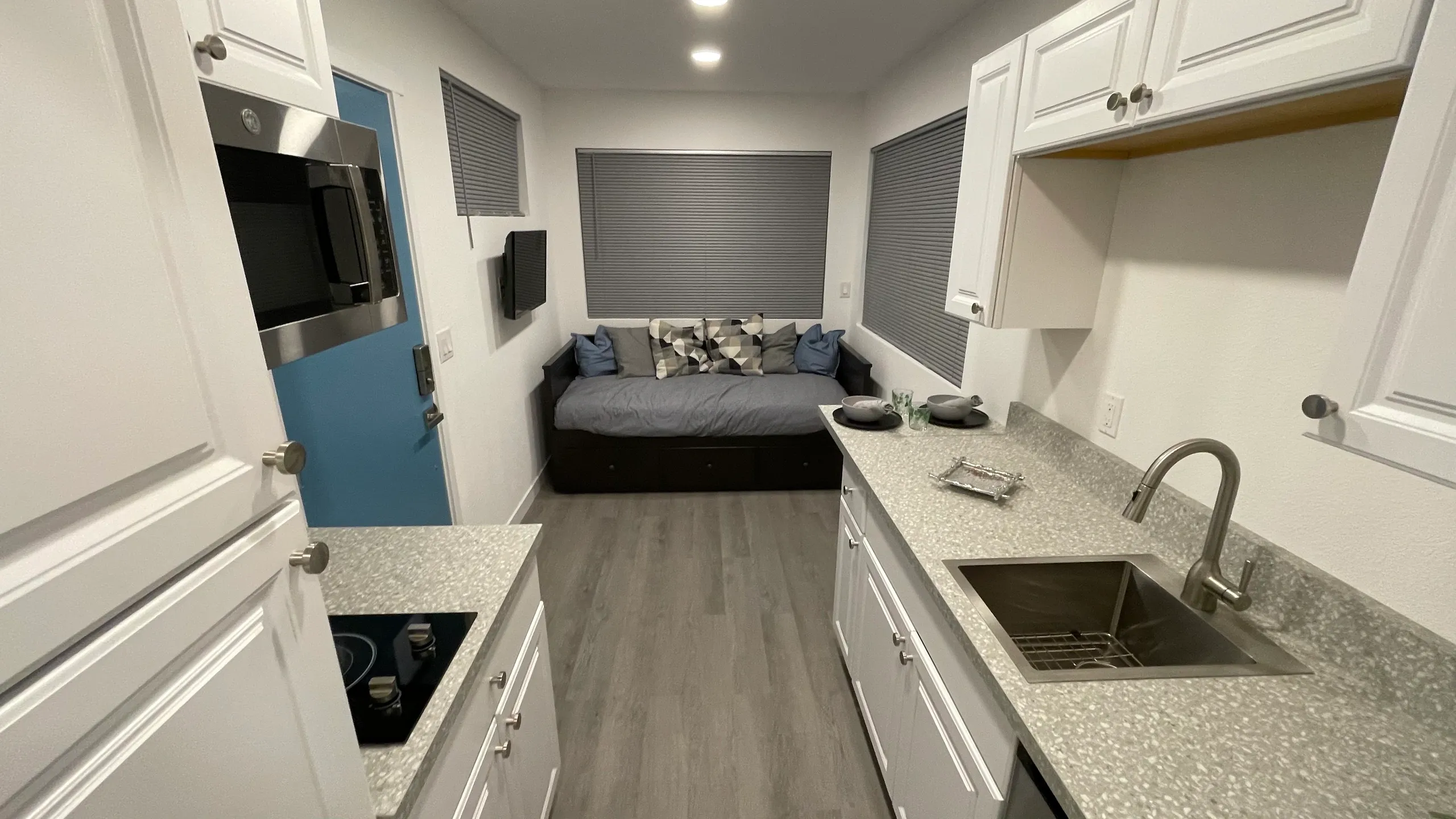 Multi Duplex Bunkhouse 20 Ft Container Home on Wheels - Image 12