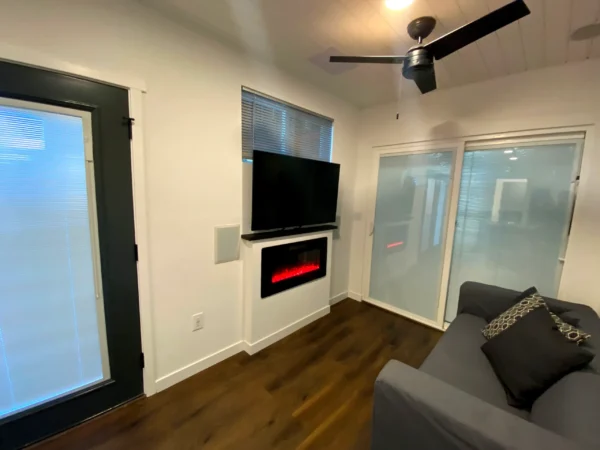 40 Ft 2 bedRoom Container Home on Trailer Wheels - Image 2