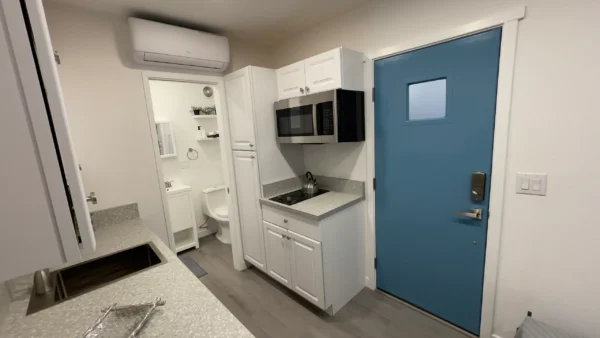 Multi Duplex Bunkhouse 20 Ft Container Home on Wheels - Image 8